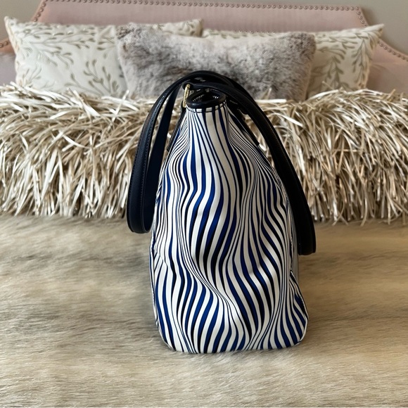 VERA BRADLEY Streeterville Ella Tote Blue White Wavy Stripe Water Repellant - Picture 5 of 15